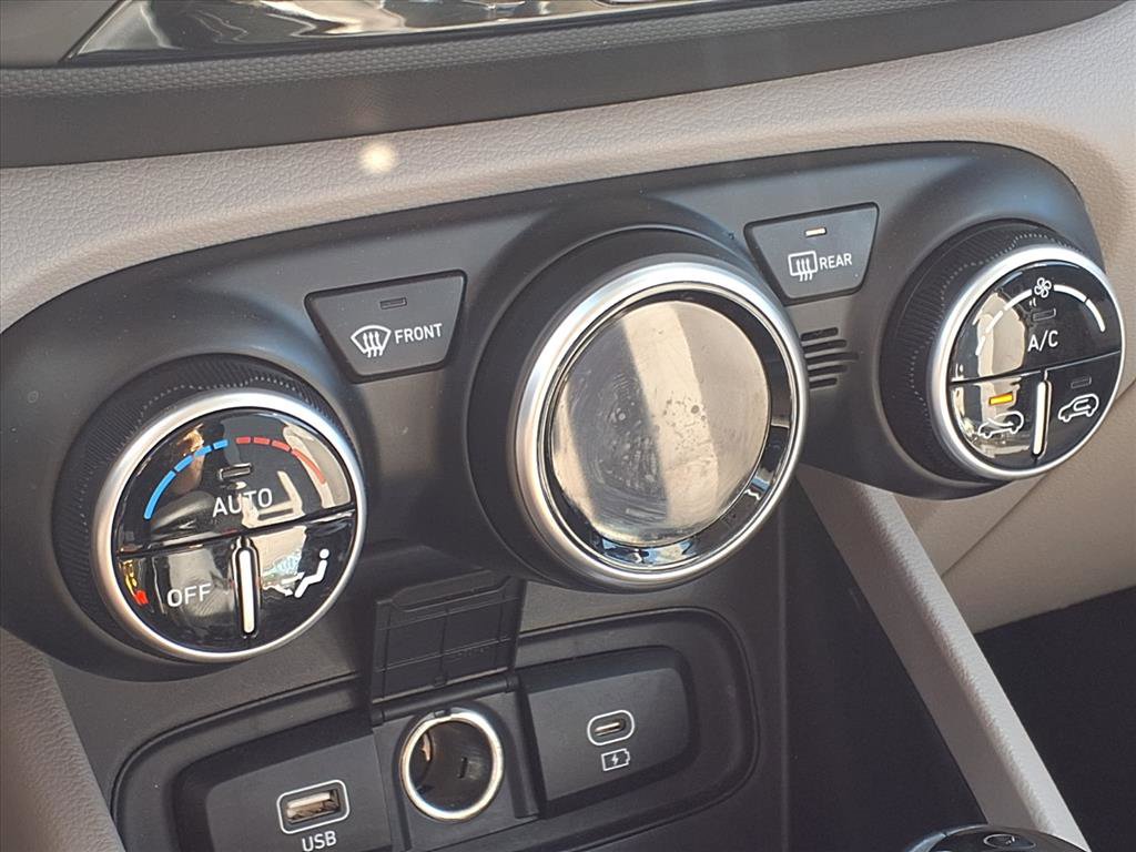 Used 2025 Hyundai Venue SEL image 7