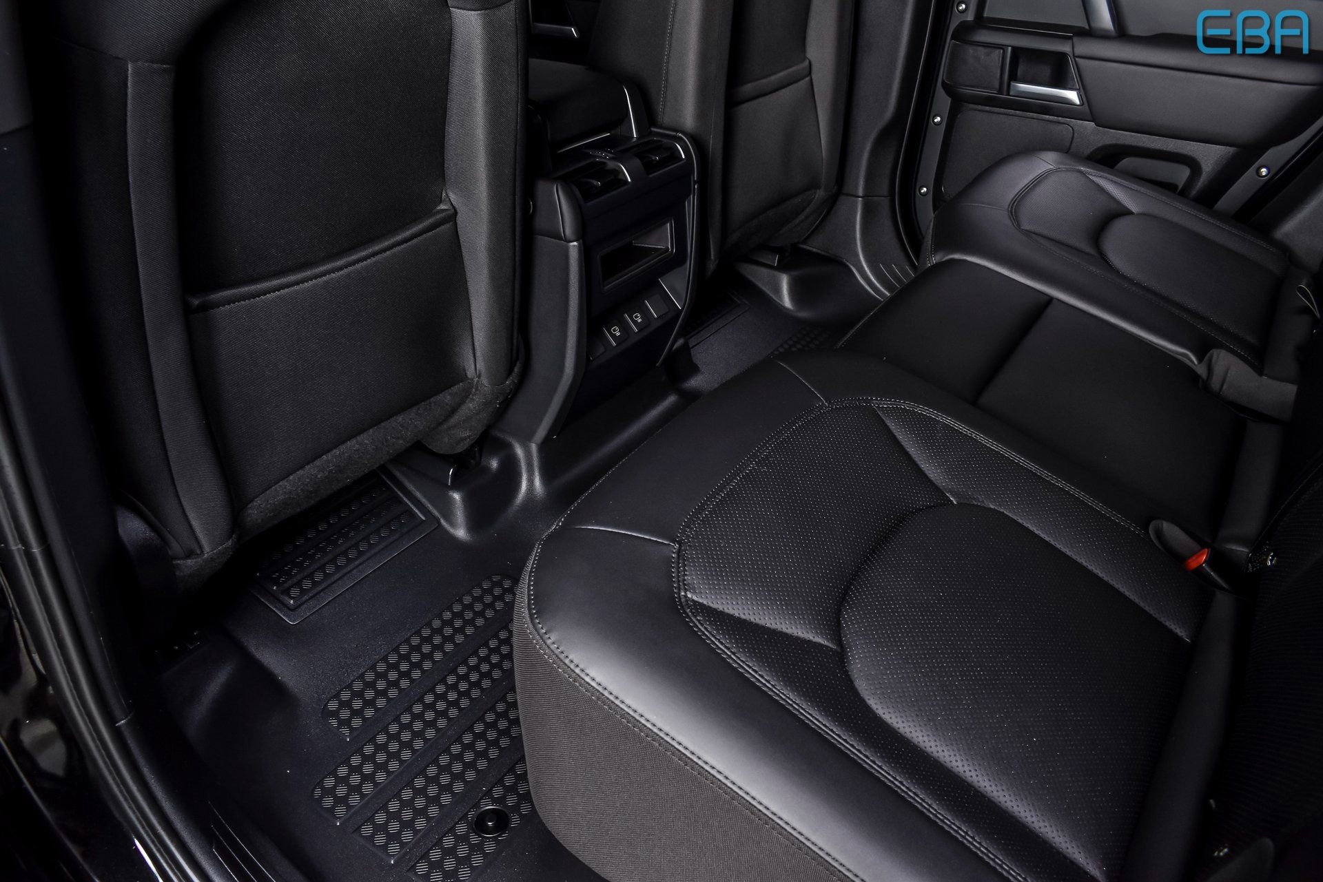 Used 2025 Land Rover Defender 110 S image 19