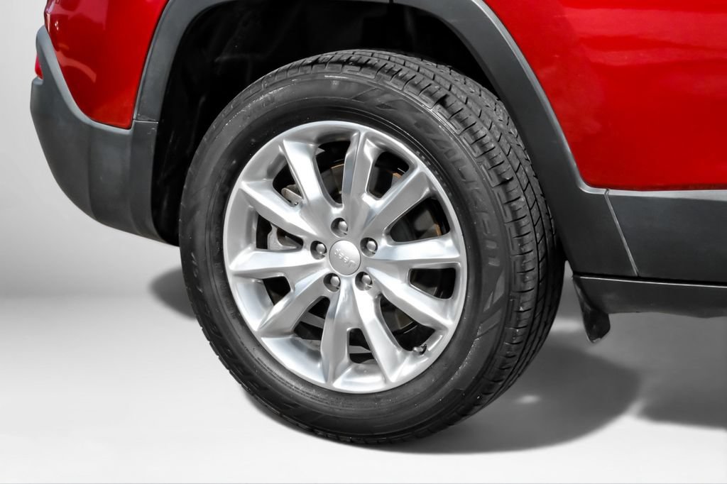 Used 2017 Jeep Cherokee Limited w/ Luxury Group AWD/4WD image 58
