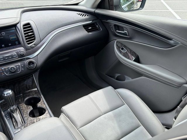 Used 2015 Chevrolet Impala LT w/ Convenience Package FWD image 35