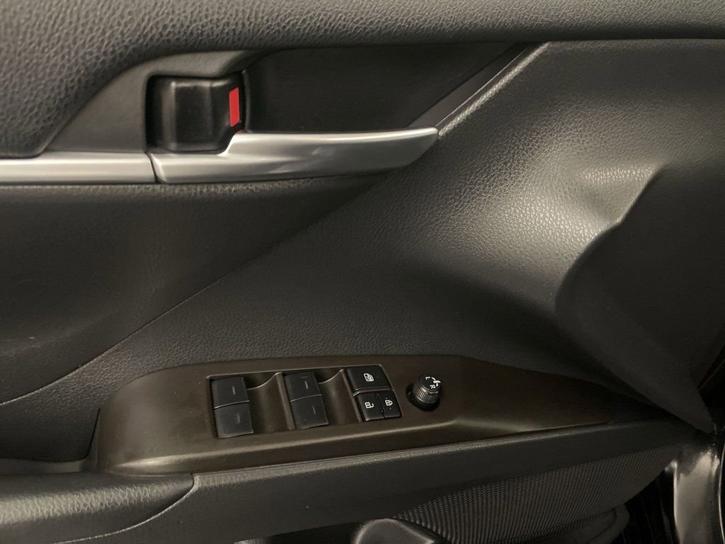 Used 2022 Toyota Camry SE w/ Convenience Package image 17