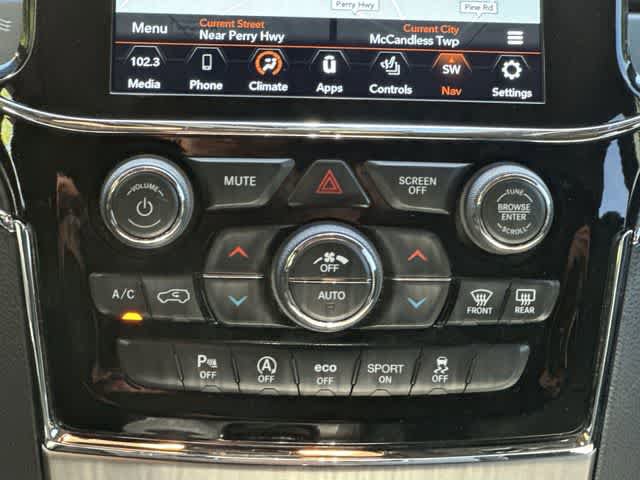 Used 2019 Jeep Grand Cherokee Limited w/ Luxury Group II AWD/4WD image 17
