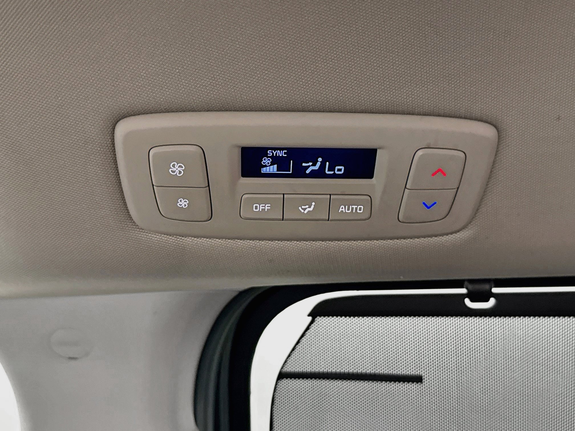 Used 2023 Kia Carnival EX FWD image 30