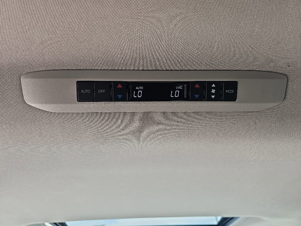 Used 2024 Toyota Sienna XLE AWD/4WD image 31