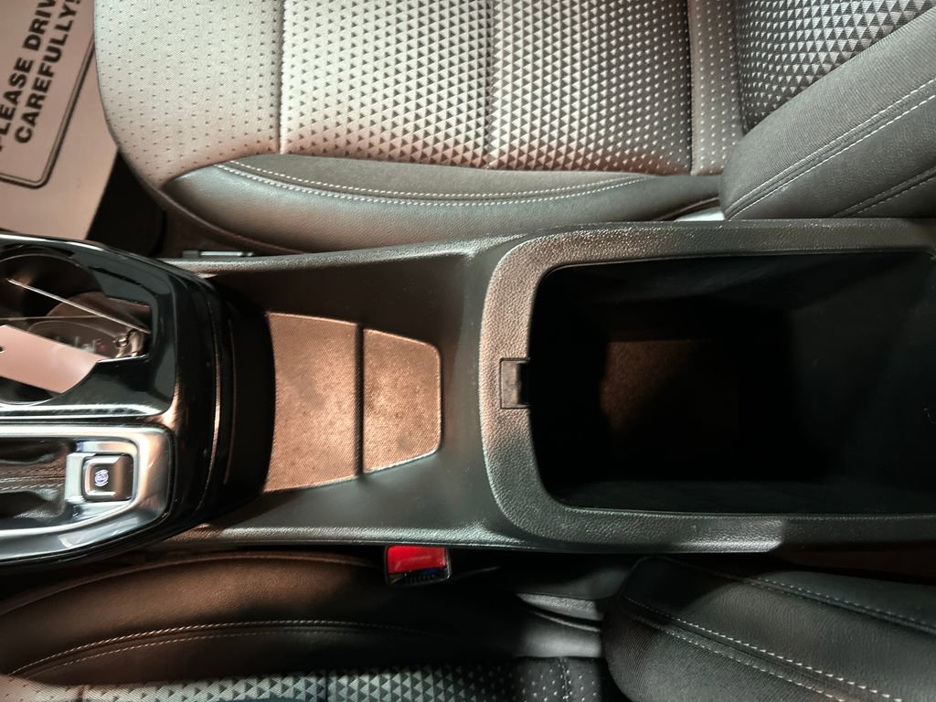 Used 2025 Chevrolet Trax LT w/ LT Convenience Package image 21