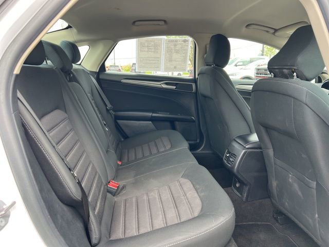 Used 2020 Ford Fusion SE FWD image 9