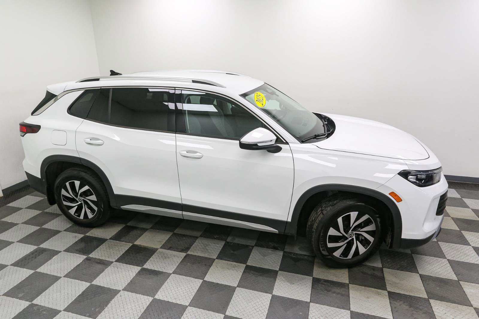Used 2025 Volkswagen Tiguan S image 6