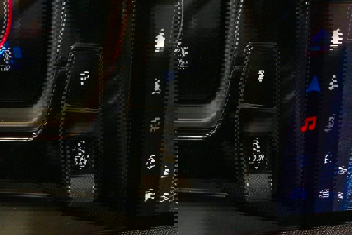 Used 2025 Porsche Cayenne Coupe image 21