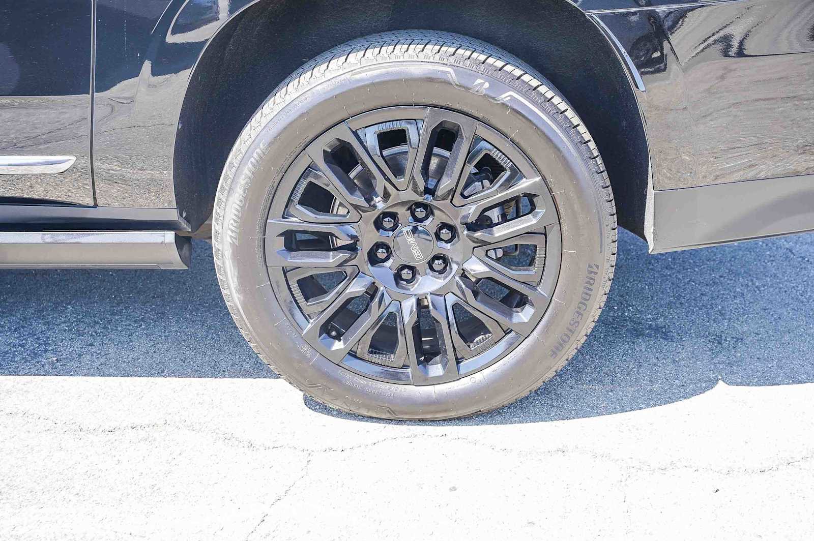 Used 2023 GMC Yukon XL Denali Ultimate image 8