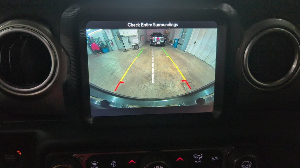 Used 2018 Jeep Wrangler Unlimited Sahara w/ Uconnect 4C Nav & Sound Group AWD/4WD image 13