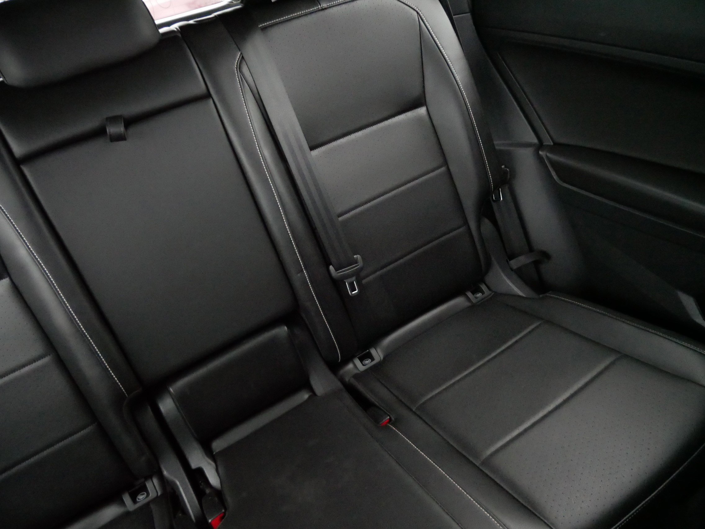 Used 2021 Volkswagen Tiguan SE R-Line image 14