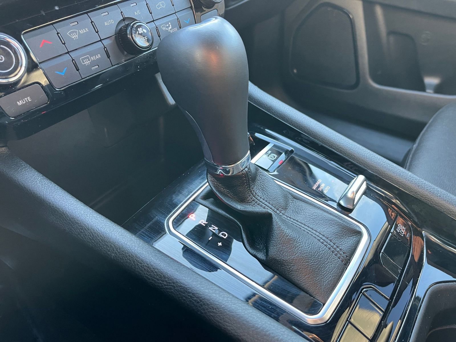 Used 2025 Jeep Compass Limited image 42