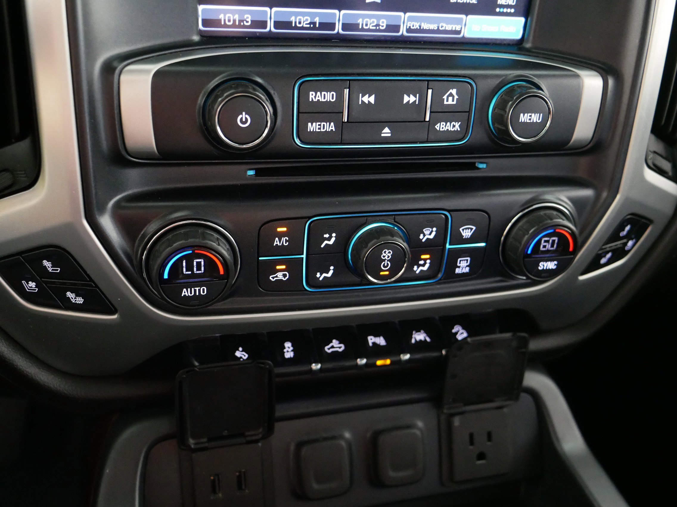 Used 2018 GMC Sierra 1500 SLT AWD/4WD image 23