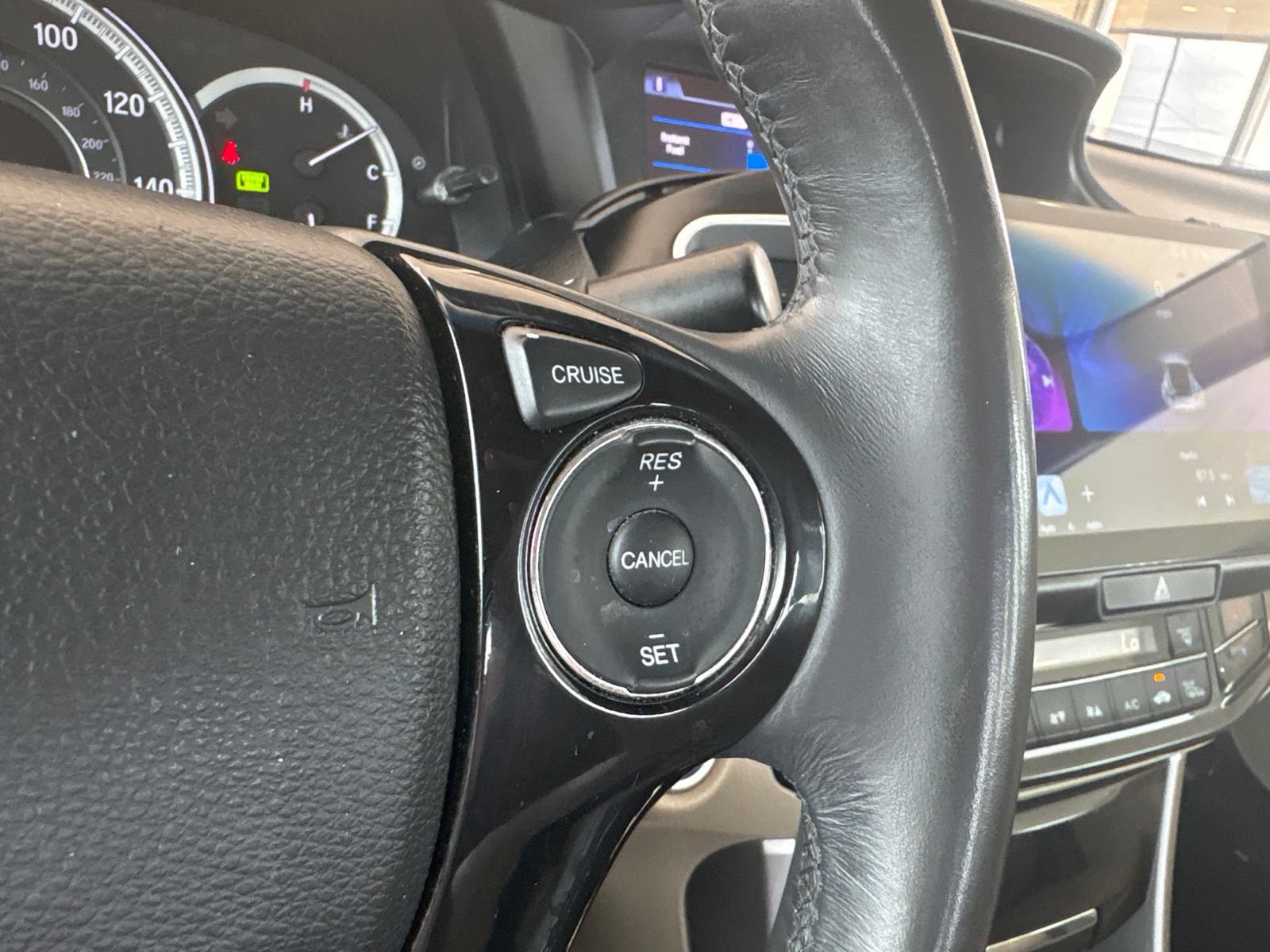 Used 2017 Honda Accord EX-L image 32