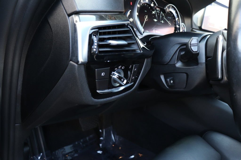 Used 2017 BMW 540i w/ Premium Package RWD image 37