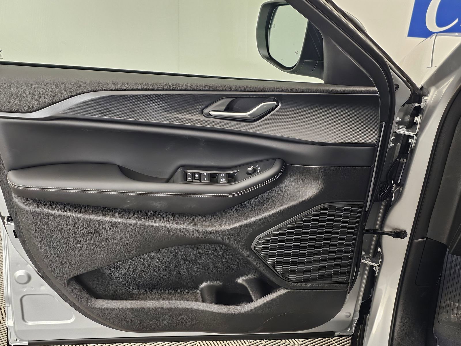 New 2025 Jeep Grand Cherokee L Altitude image 10