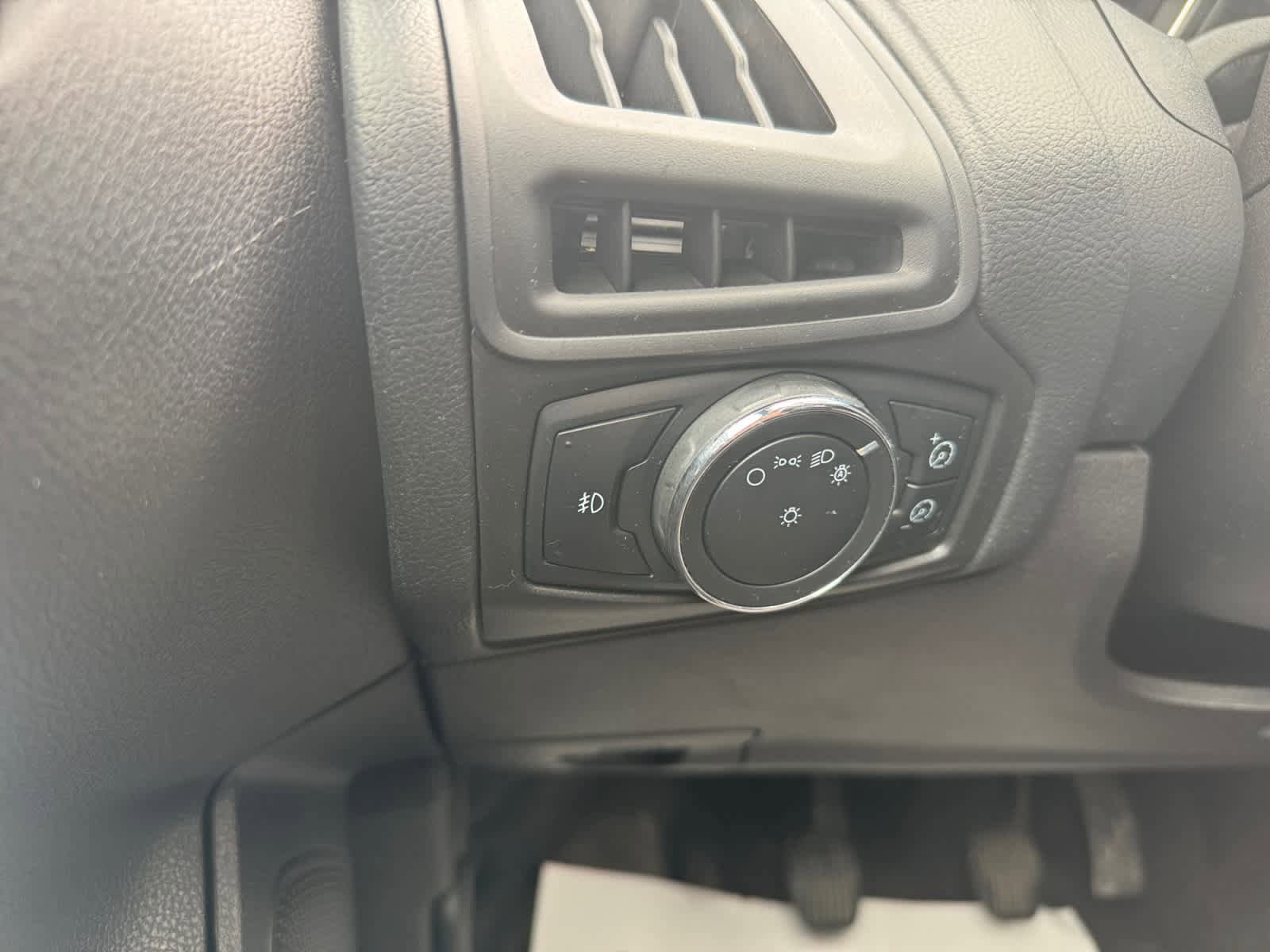 Used 2012 Ford Focus SE w/ SE Sport Pkg FWD image 17