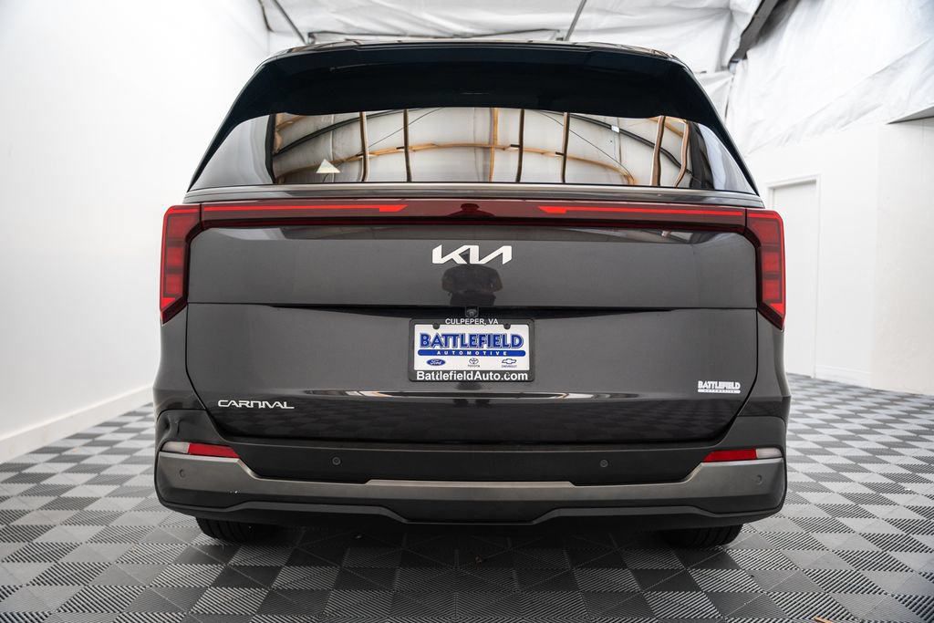 Used 2025 Kia Carnival SX FWD image 6