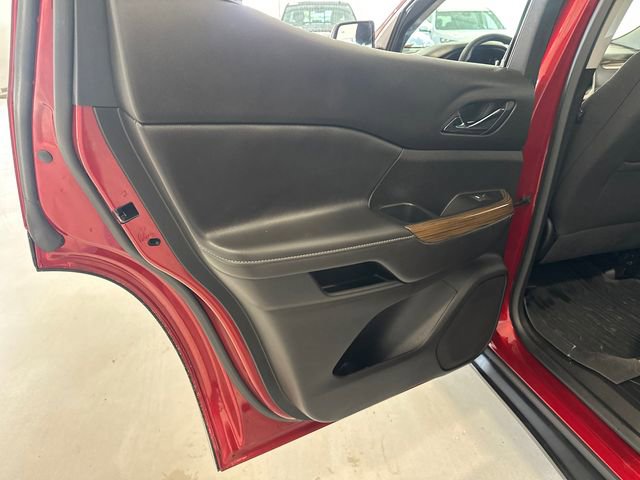 Used 2023 GMC Acadia SLE w/ Driver Convenience Package image 32