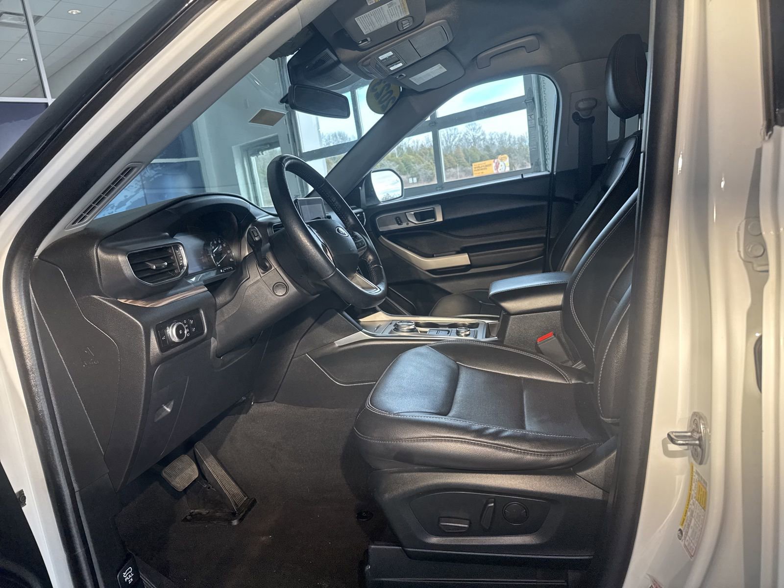 Used 2023 Ford Explorer Limited w/ Equipment Group 301A image 23