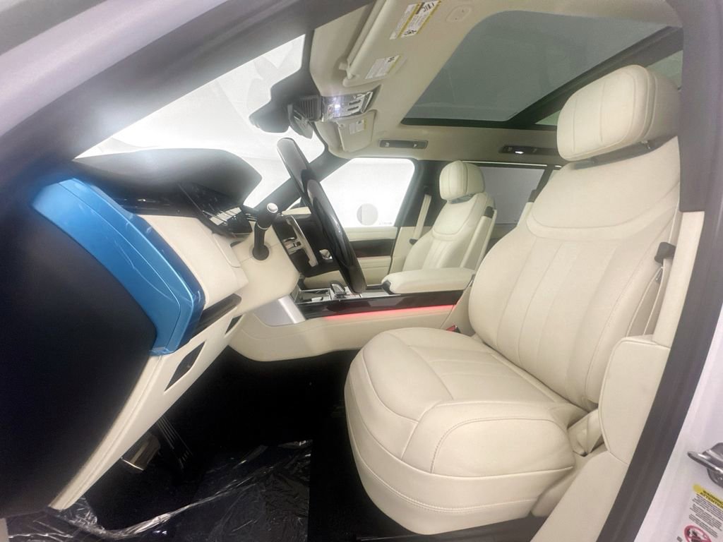 New 2026 Land Rover Range Rover Long Wheelbase SE image 19