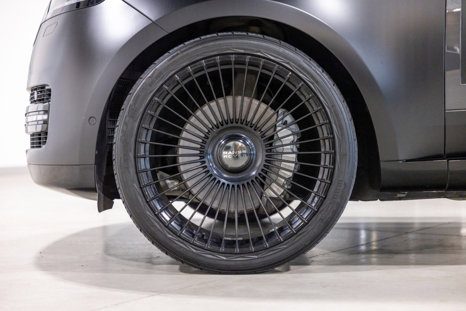 Used 2023 Land Rover Range Rover SE image 18