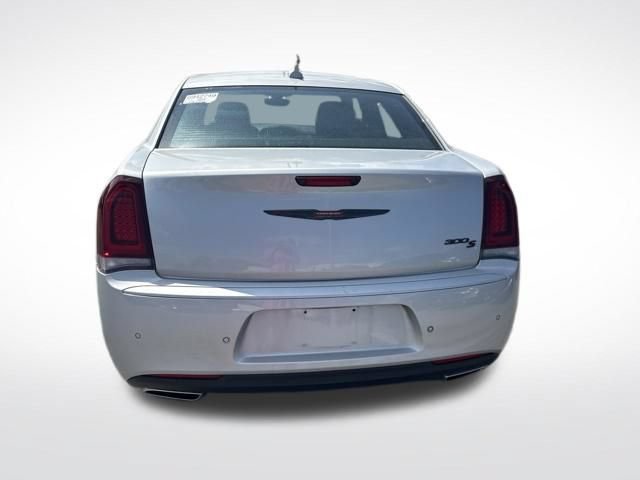 Used 2023 Chrysler 300 S RWD image 4