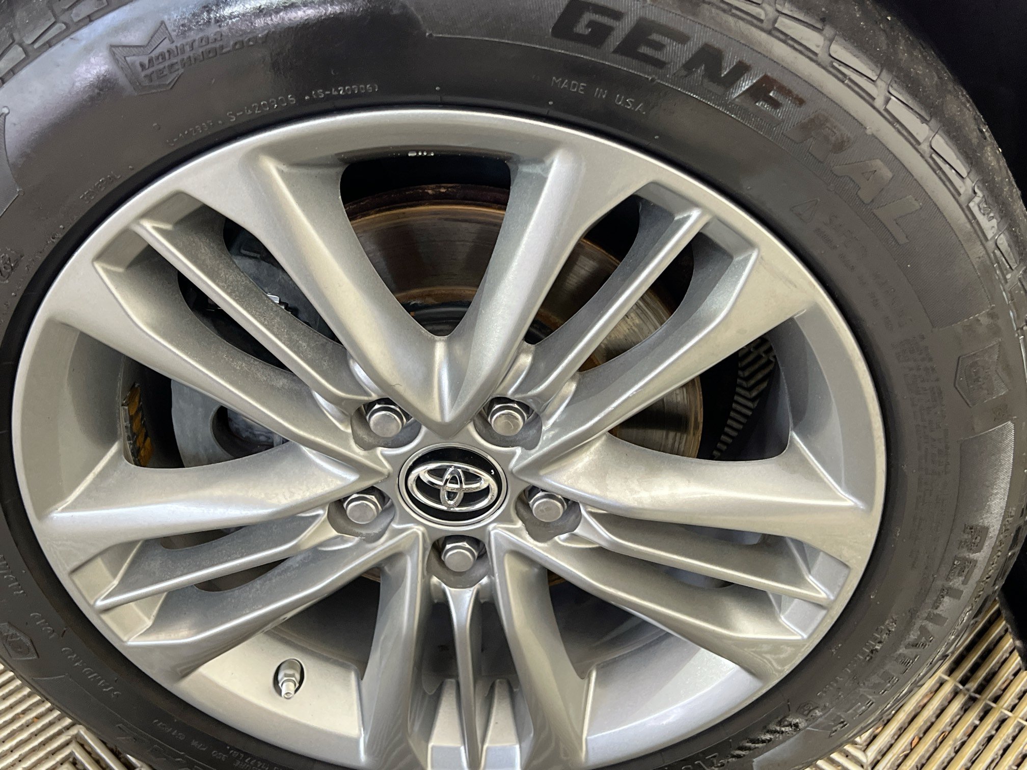 Used 2015 Toyota Camry SE FWD image 14