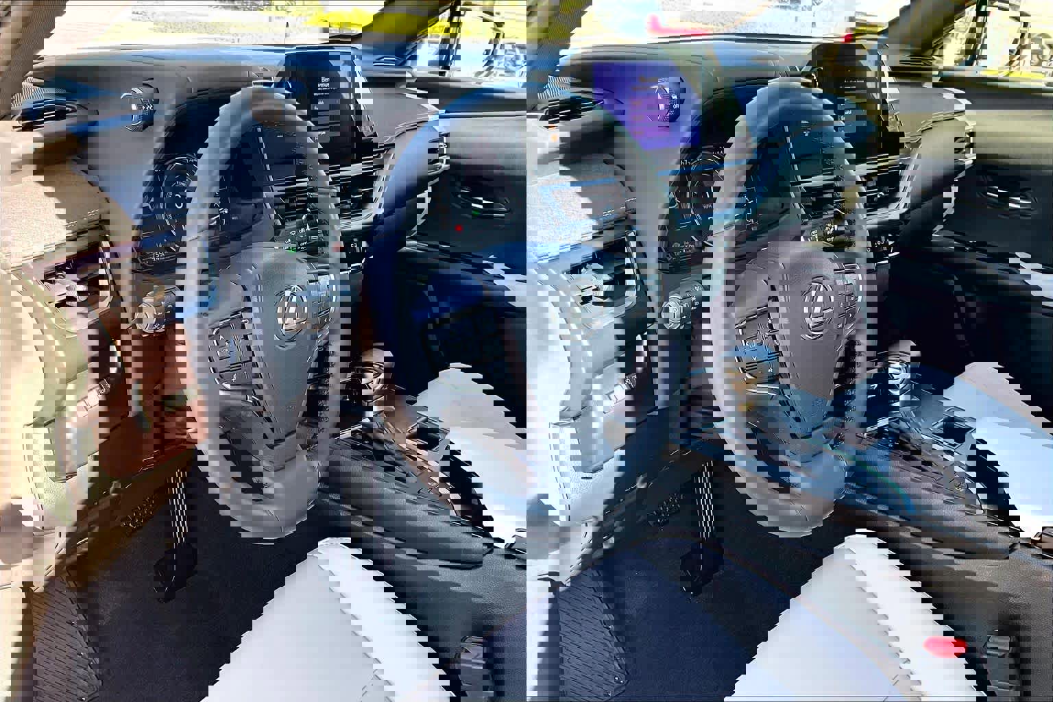 Used 2024 Lexus UX 250h FWD image 16