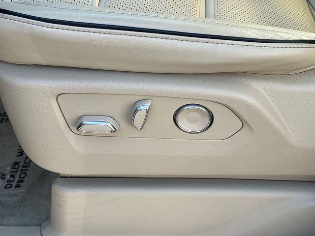 Used 2024 Cadillac Escalade Premium Luxury image 34