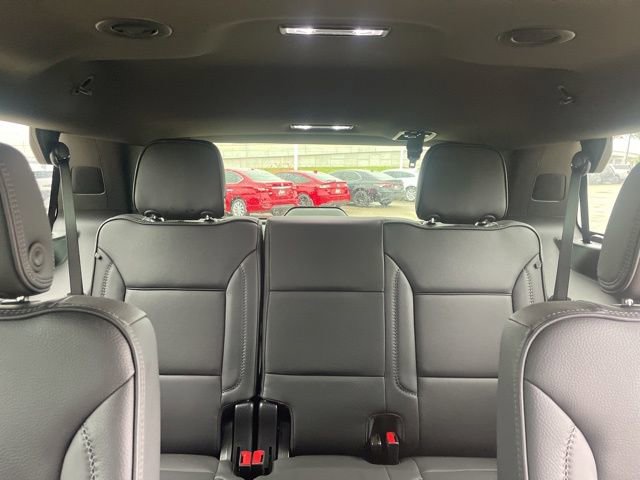 Used 2025 GMC Yukon Denali AWD/4WD image 9