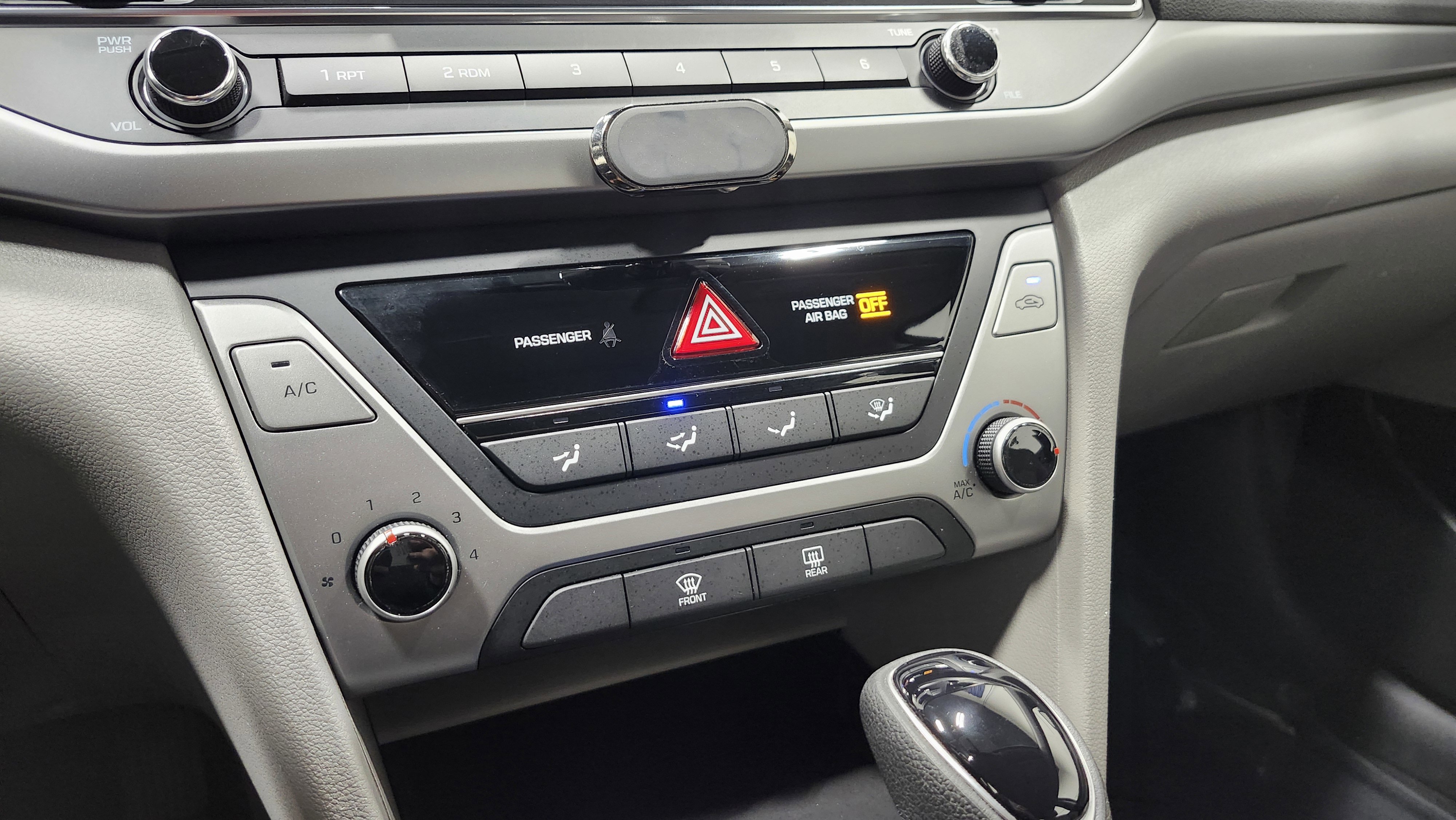 Used 2018 Hyundai Elantra SE image 28