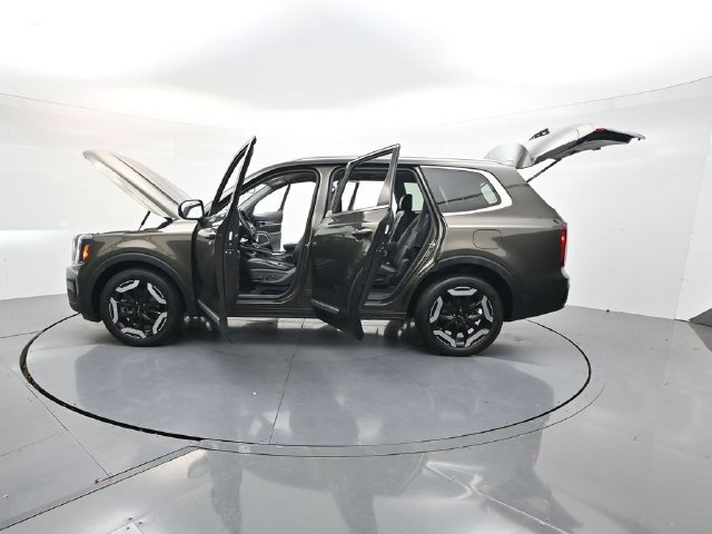 Used 2023 Kia Telluride S FWD image 54