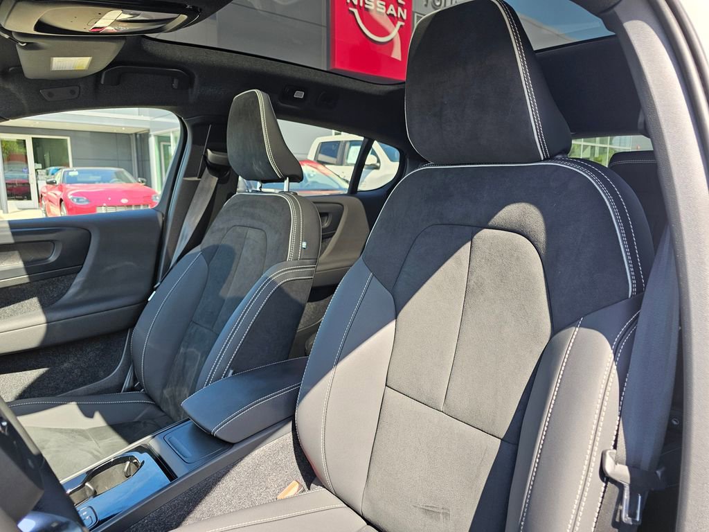 Used 2023 Volvo C40 P8 Recharge Ultimate image 17