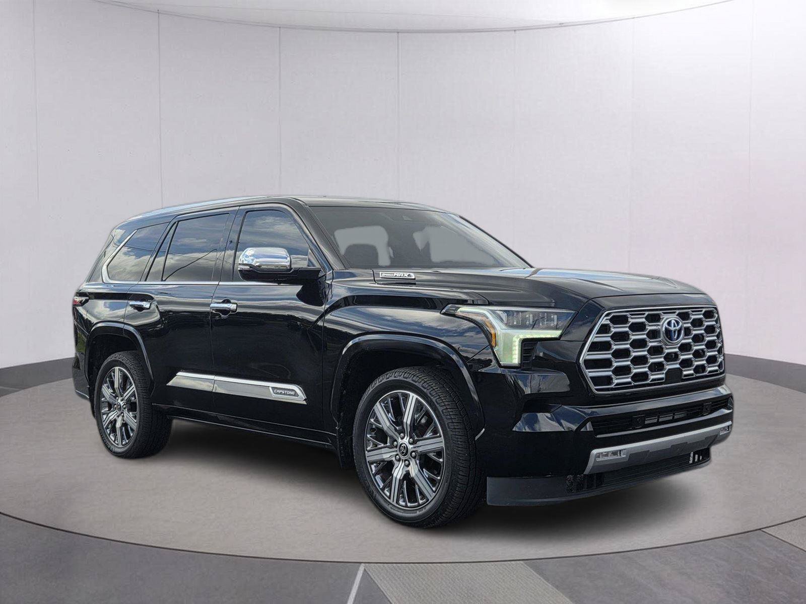 Used 2023 Toyota Sequoia Capstone RWD image 3