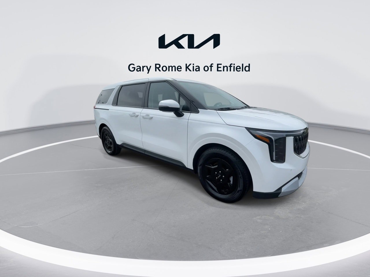 Used 2025 Kia Carnival FWD image 2