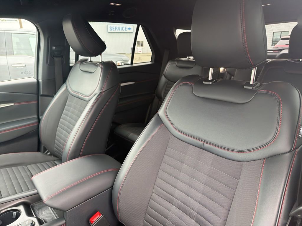 Used 2025 Ford Explorer ST-Line image 19