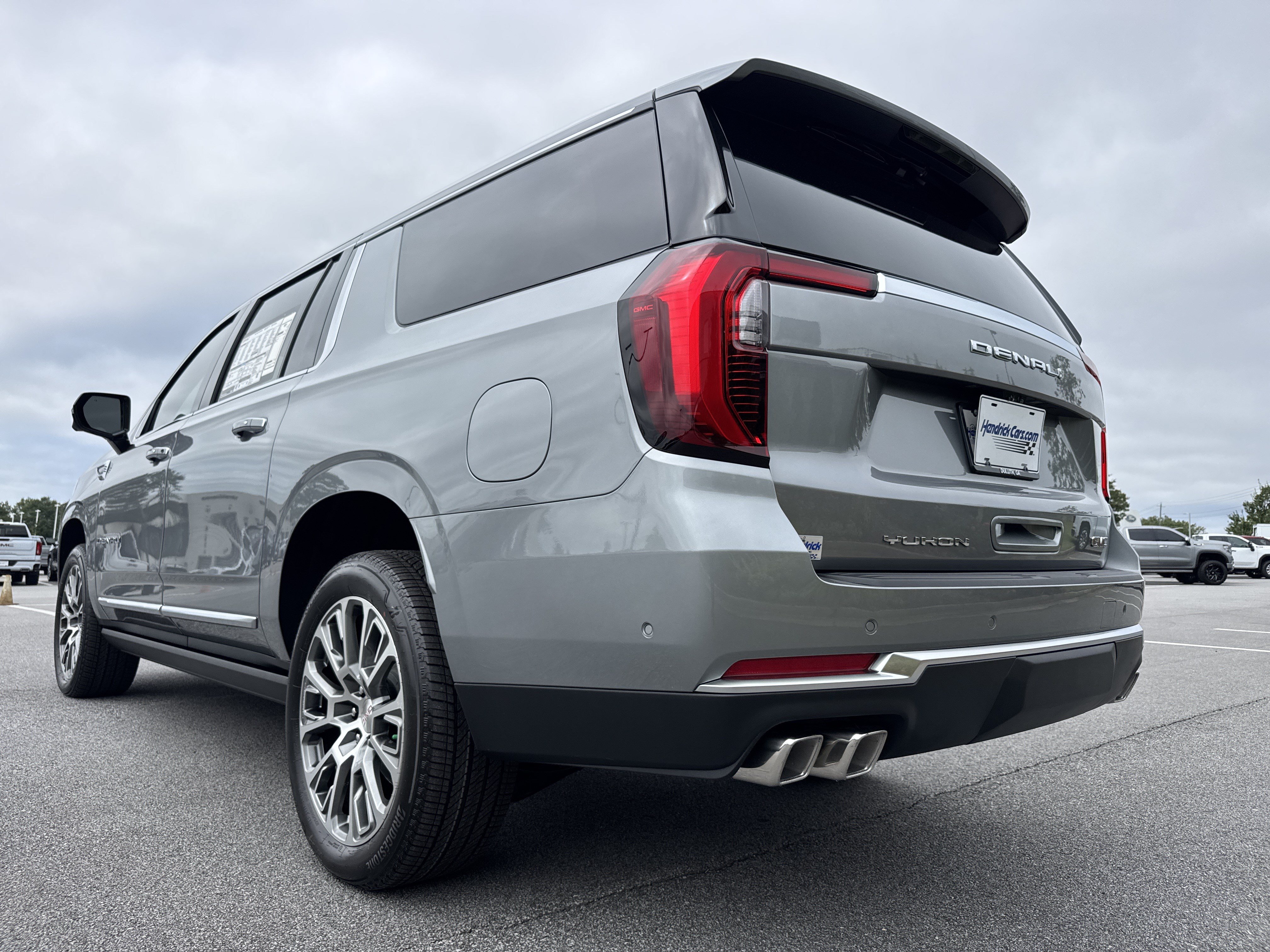 New 2026 GMC Yukon XL Denali w/ Denali Reserve Package AWD/4WD image 8