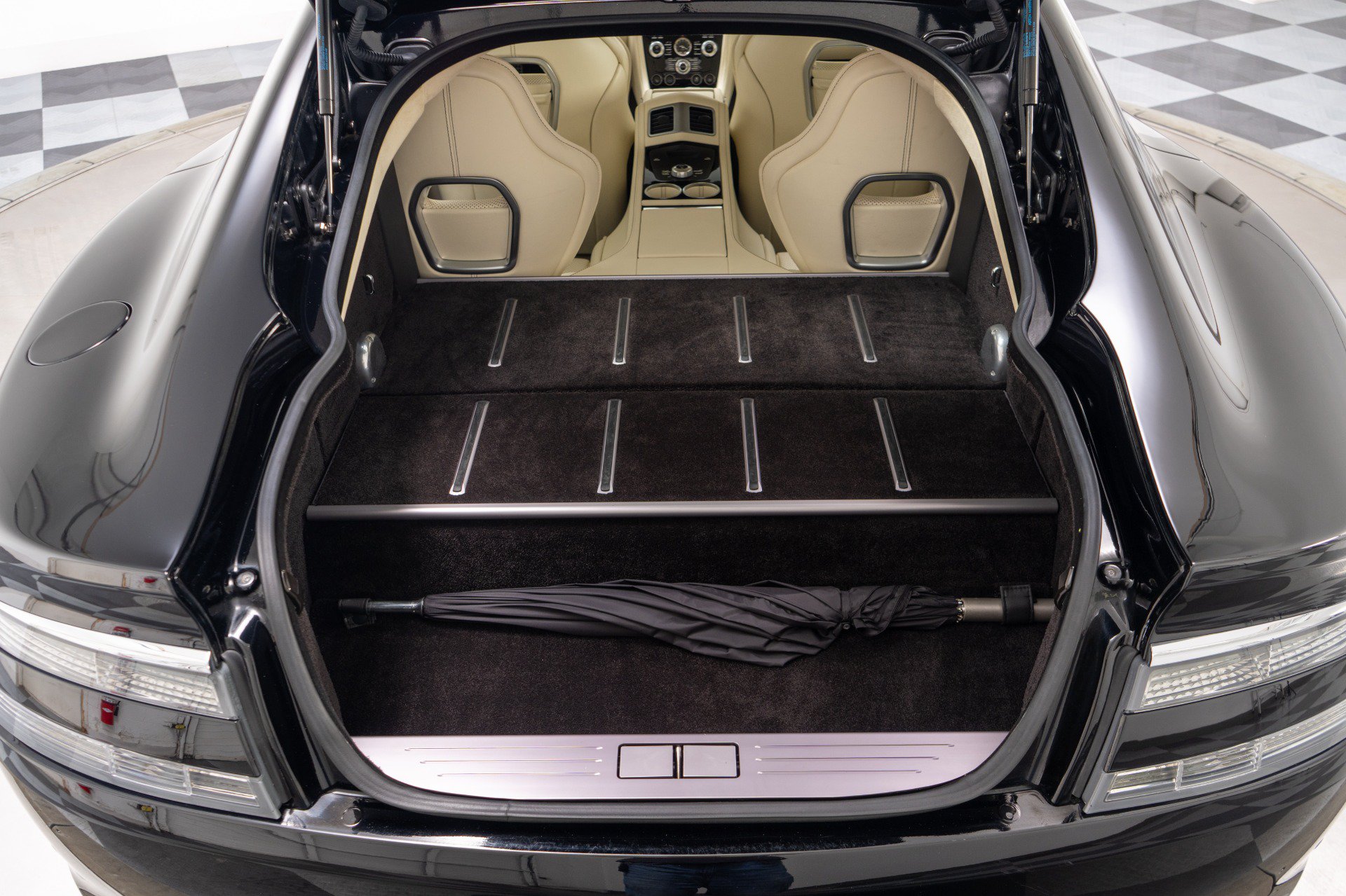 Used 2012 Aston Martin Rapide RWD image 19