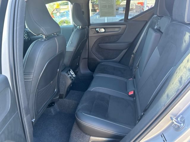 Certified 2025 Volvo XC40 B5 Plus AWD/4WD image 17