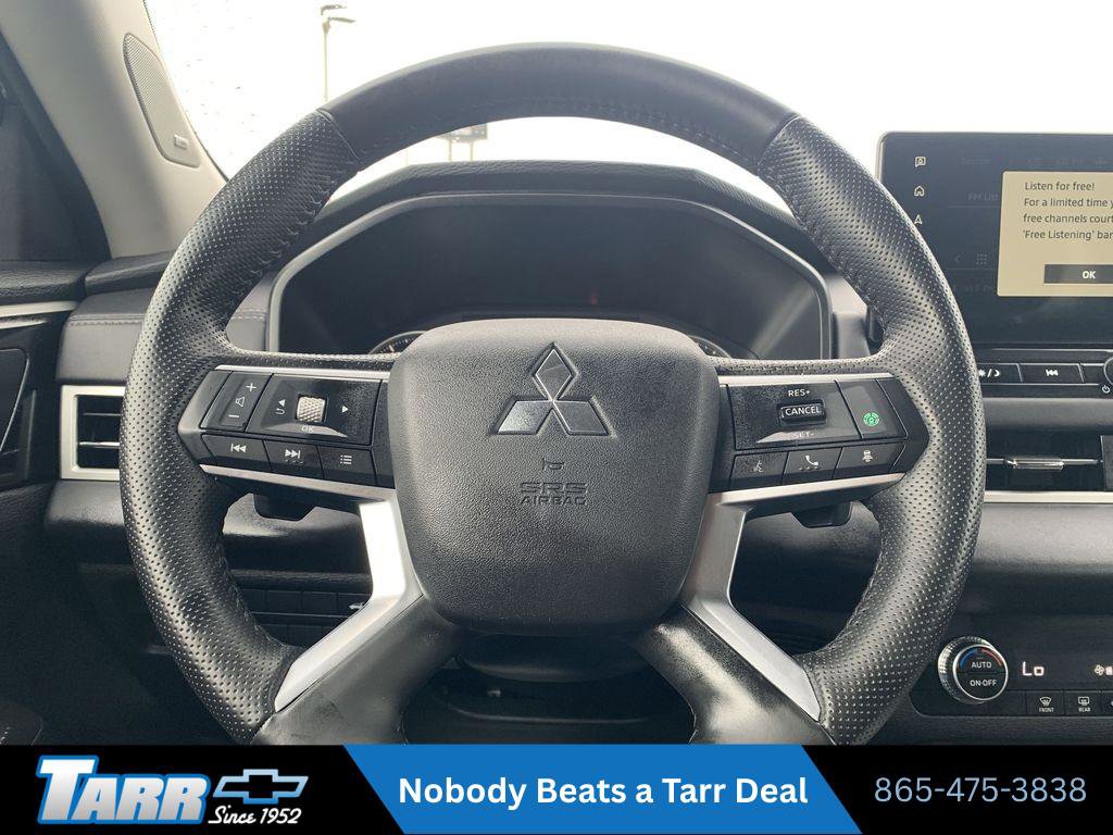 Used 2025 Mitsubishi Outlander SE AWD/4WD image 11