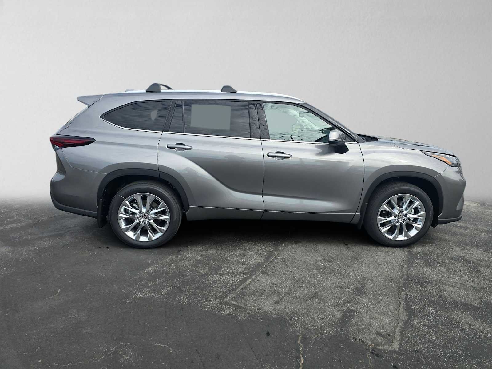 New 2026 Toyota Highlander Limited AWD/4WD image 2
