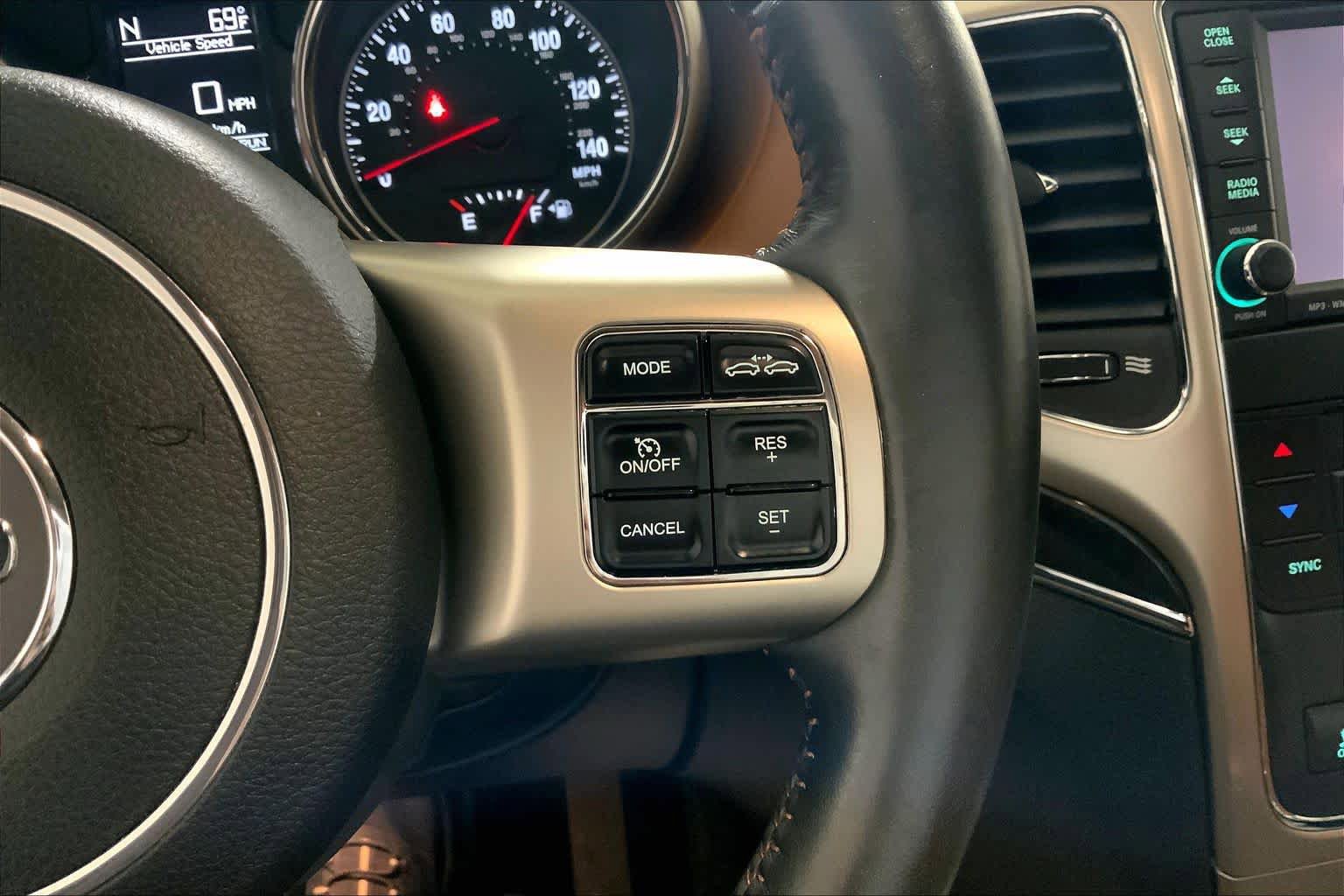 Used 2011 Jeep Grand Cherokee Overland Summit AWD/4WD image 24