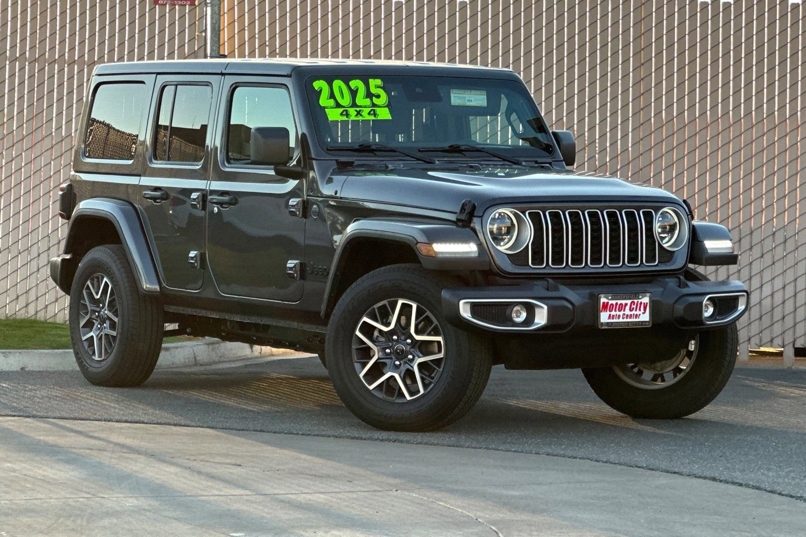 Used 2025 Jeep Wrangler Sahara video 2