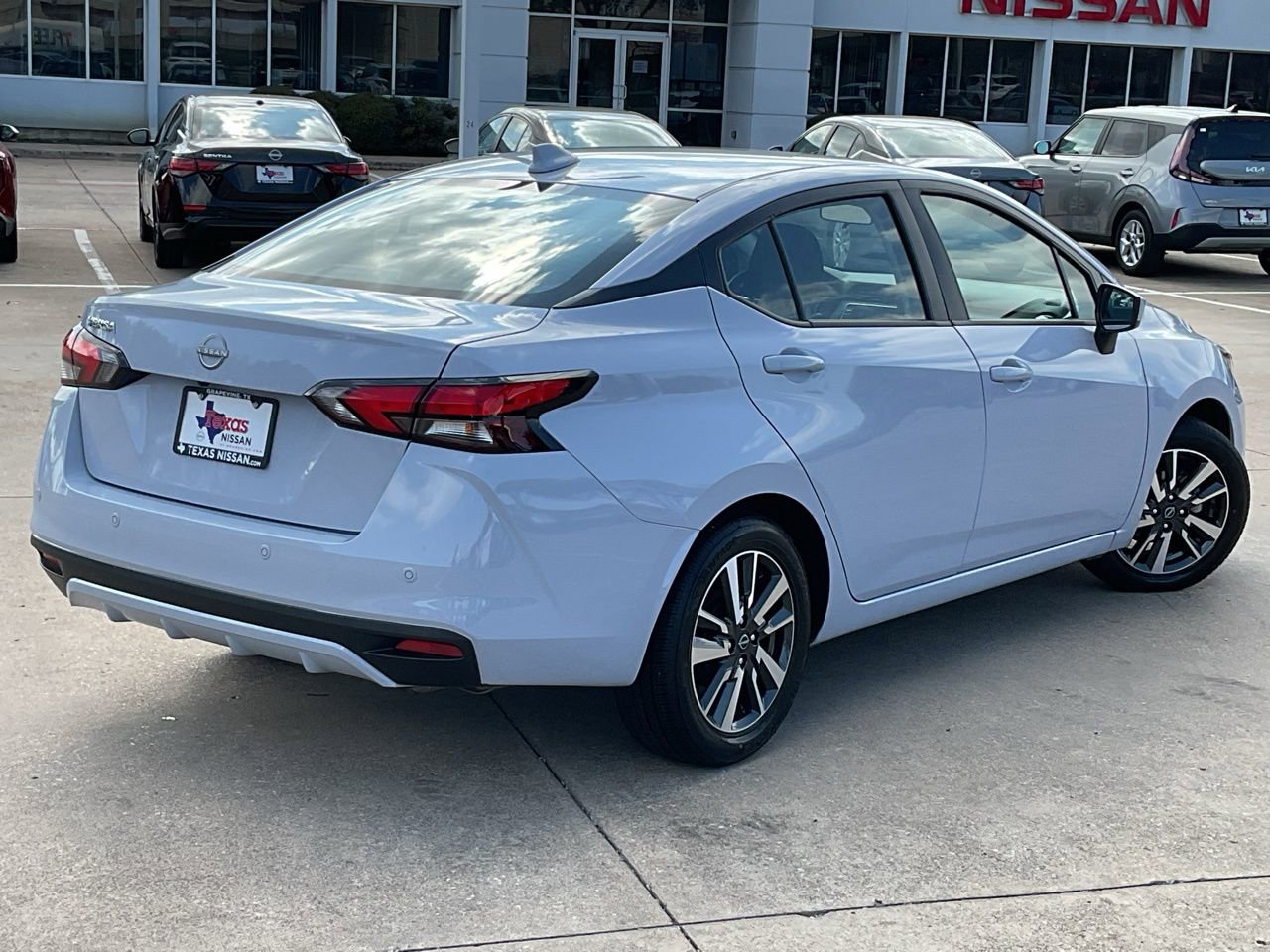 Used 2025 Nissan Versa SV image 5