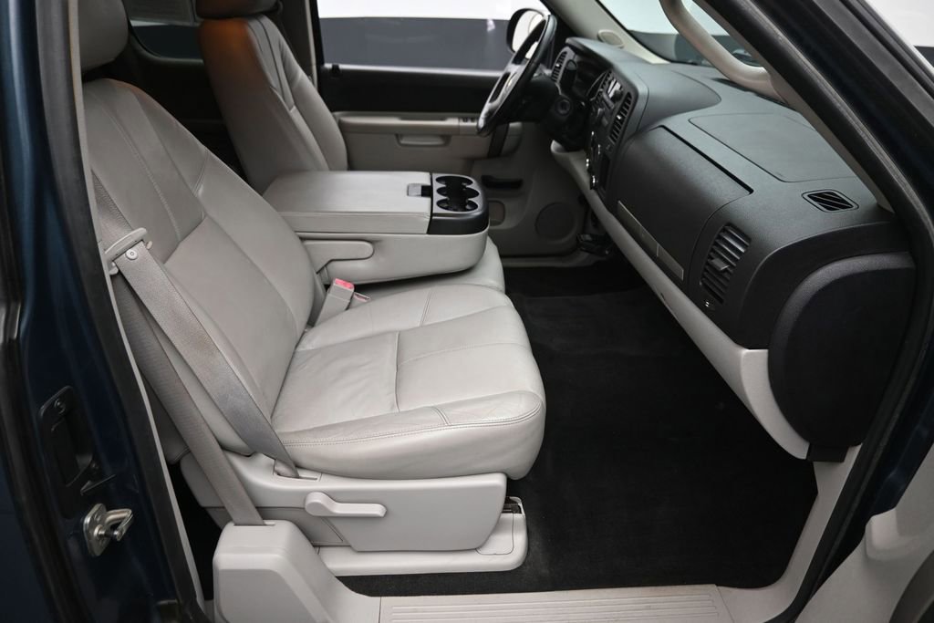 Used 2011 Chevrolet Silverado 1500 LT w/ Regional Value Package RWD image 9