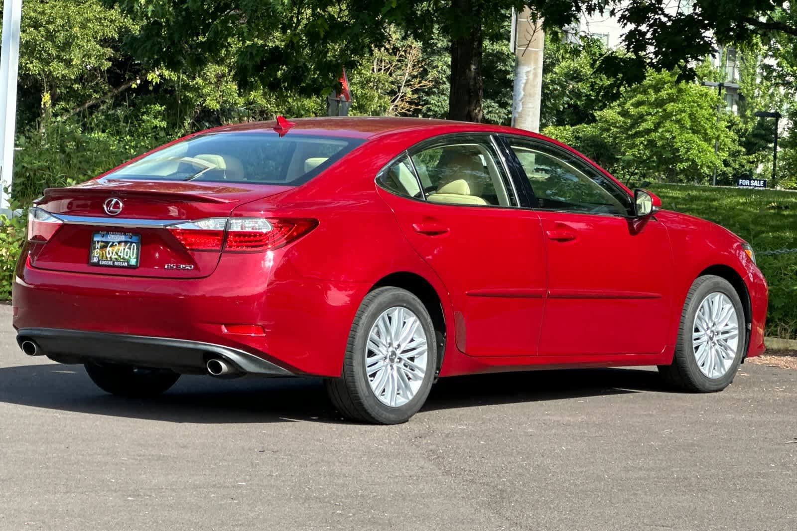 Used 2013 Lexus ES 350 w/ Luxury Pkg FWD image 2