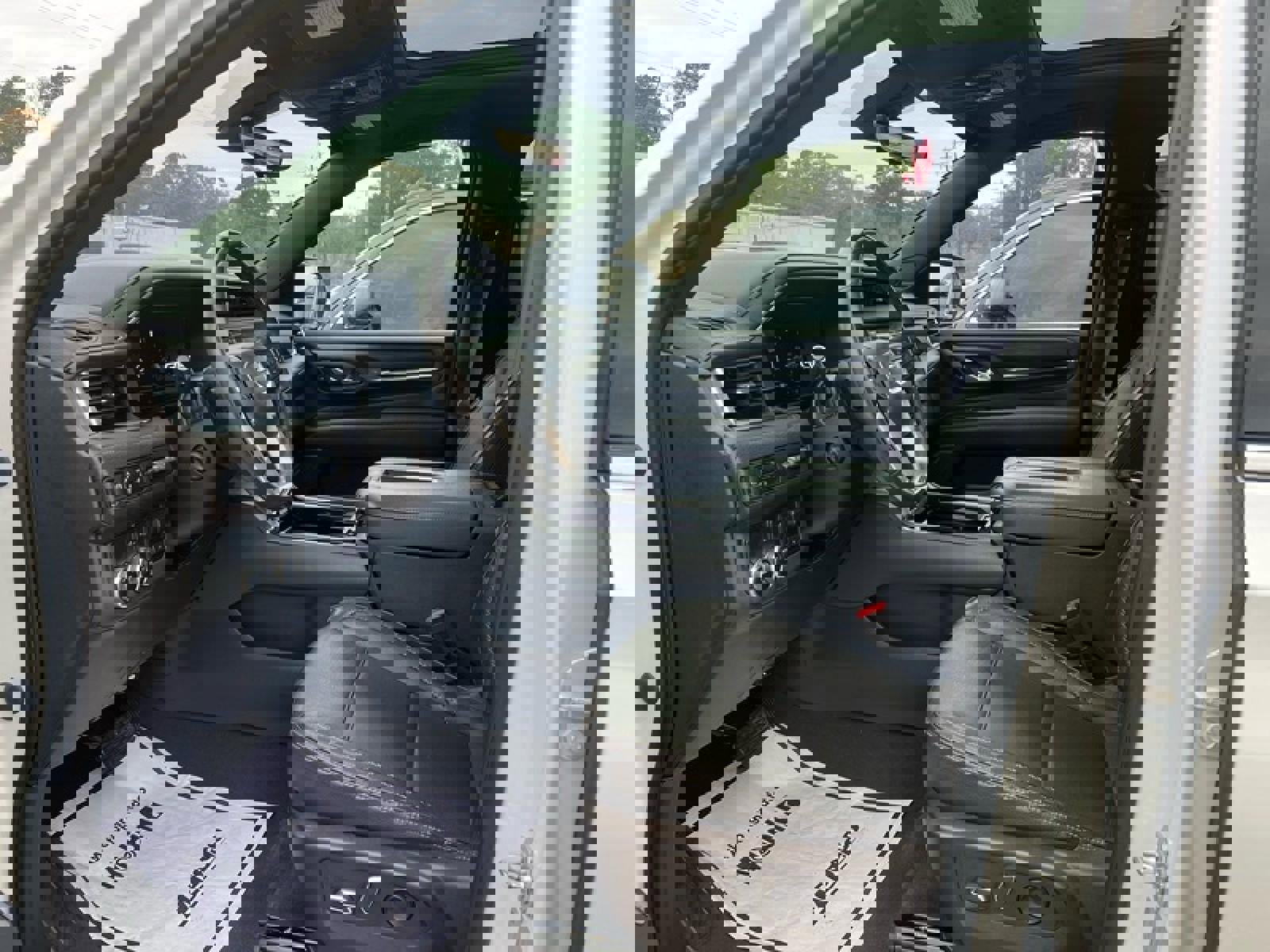 Used 2022 GMC Yukon XL Denali w/ Denali Premium Package image 25