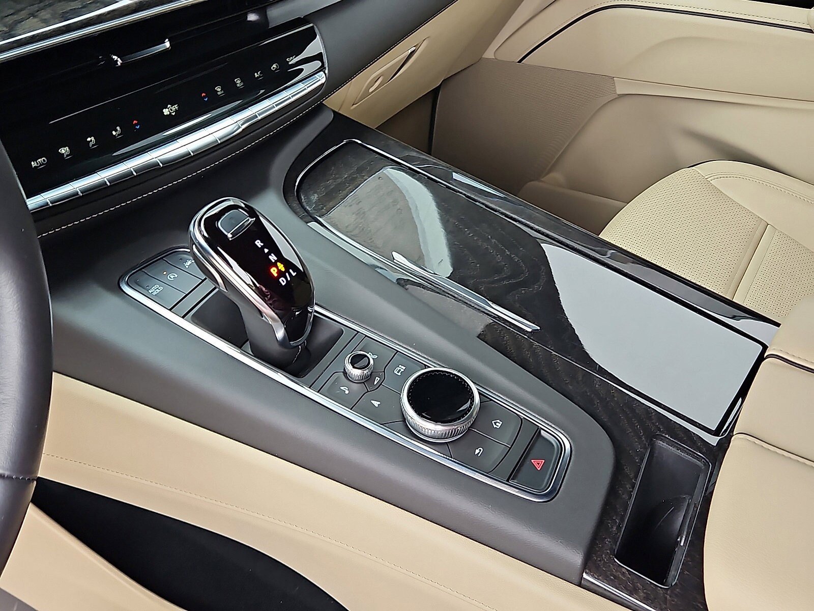 Certified 2024 Cadillac Escalade Premium Luxury RWD image 23