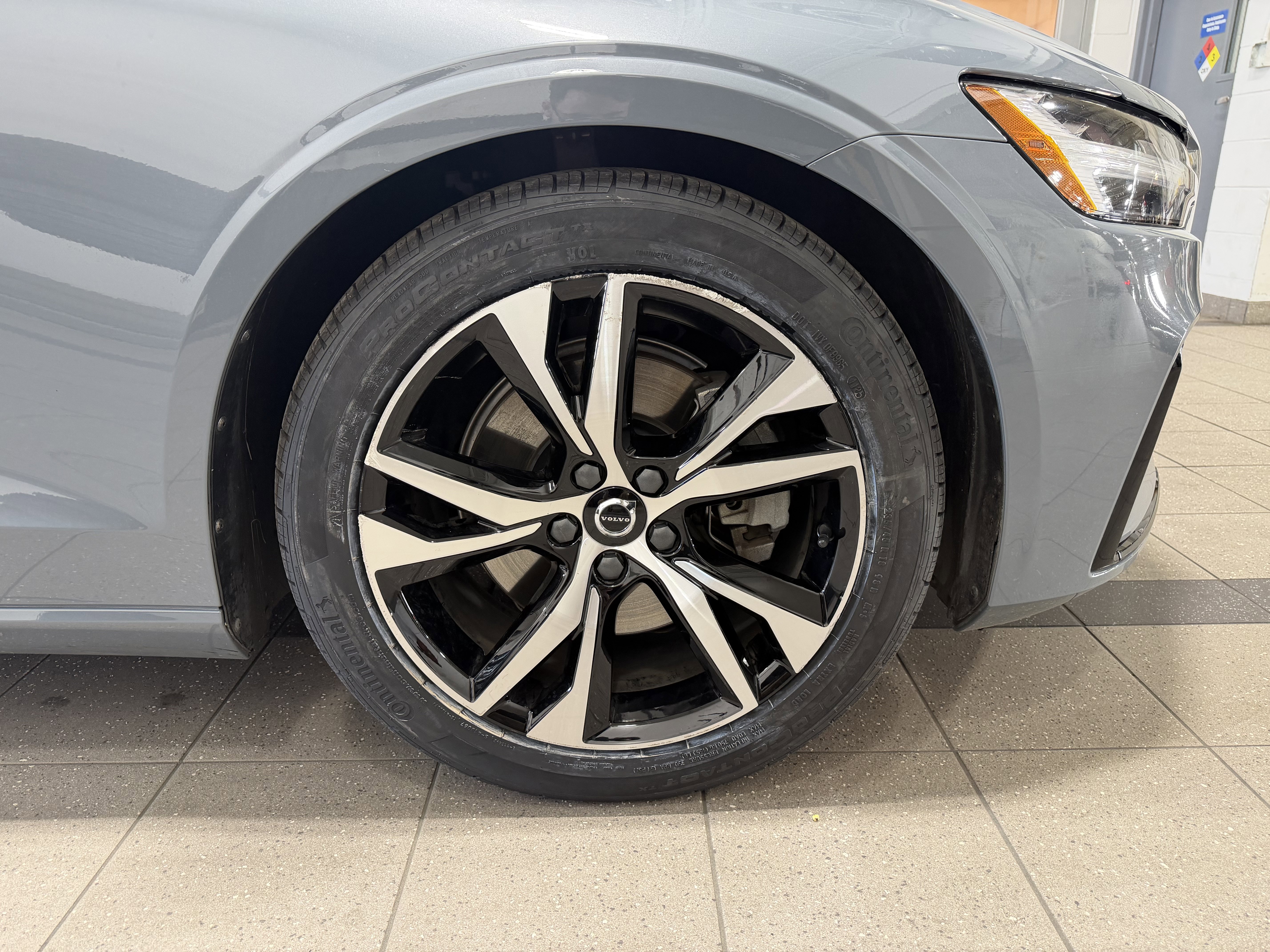 Used 2024 Volvo S60 B5 Core image 2